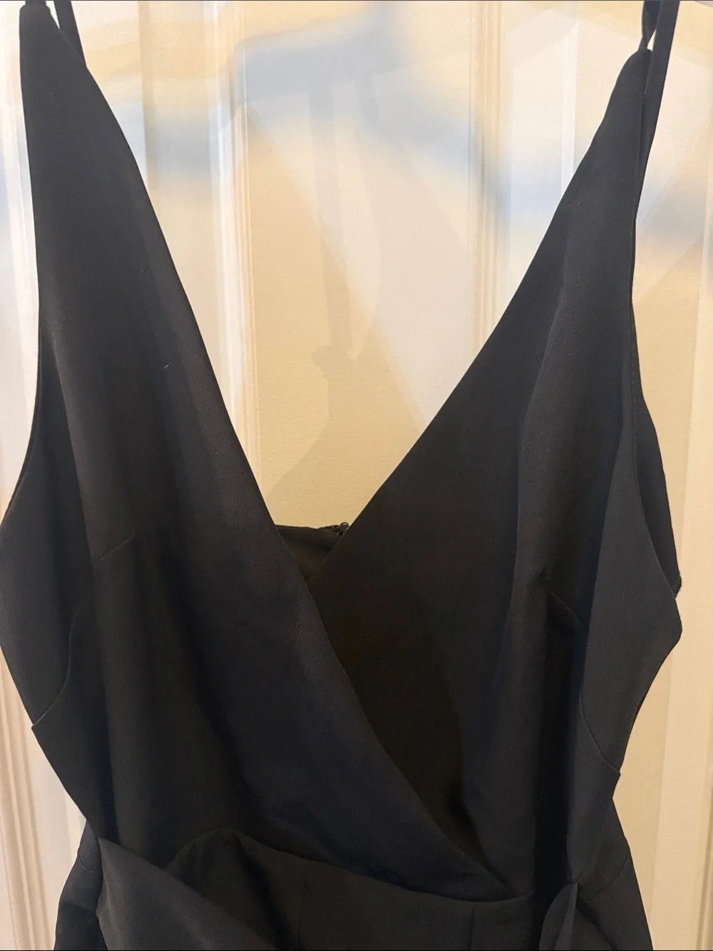 ASOS Black‎ Sleeveless V-Neck Crop Jumpsuit with Waist Tie Size 2
